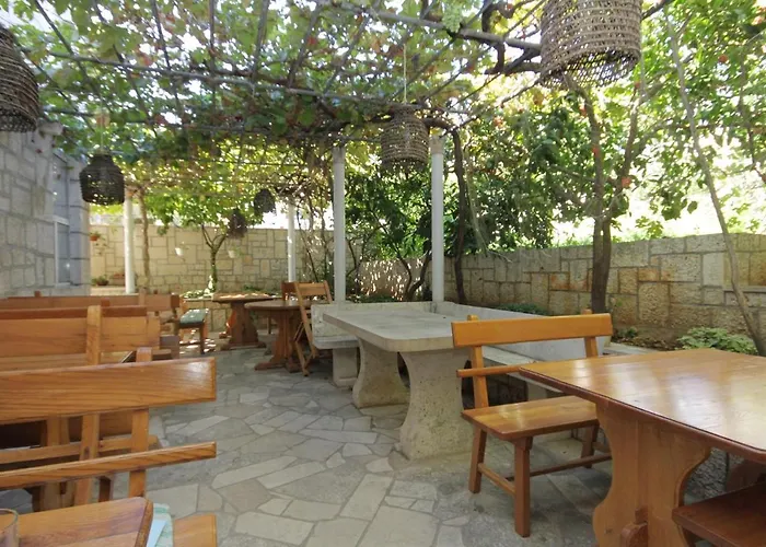 Apartments And Rooms By The Sea Lumbarda, Korcula - 9305 3*