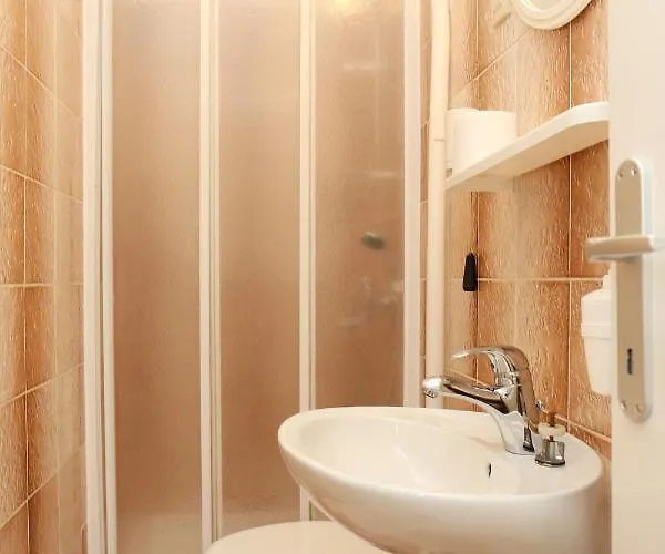 Apartments And Rooms By The Sea Lumbarda, Korcula - 9305 Guest house Lumbarda