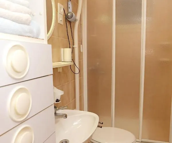 Apartments And Rooms By The Sea Lumbarda, Korcula - 9305 Guest house