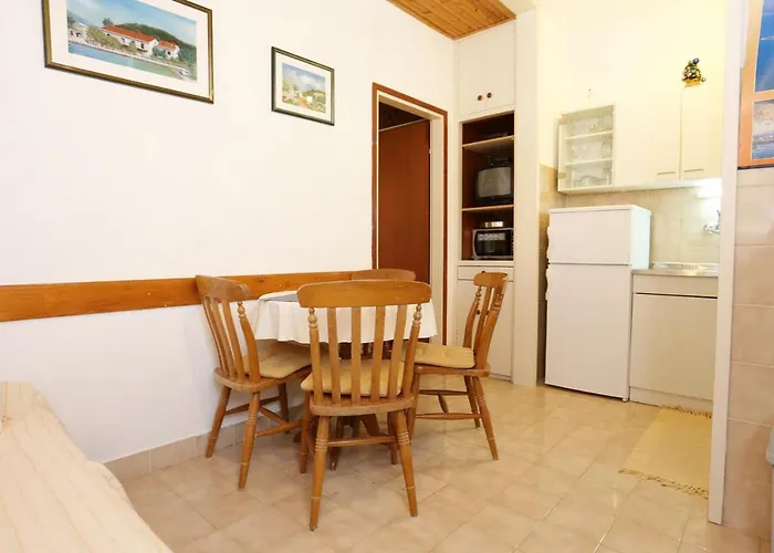 Apartments And Rooms By The Sea Lumbarda, Korcula - 9305 3*